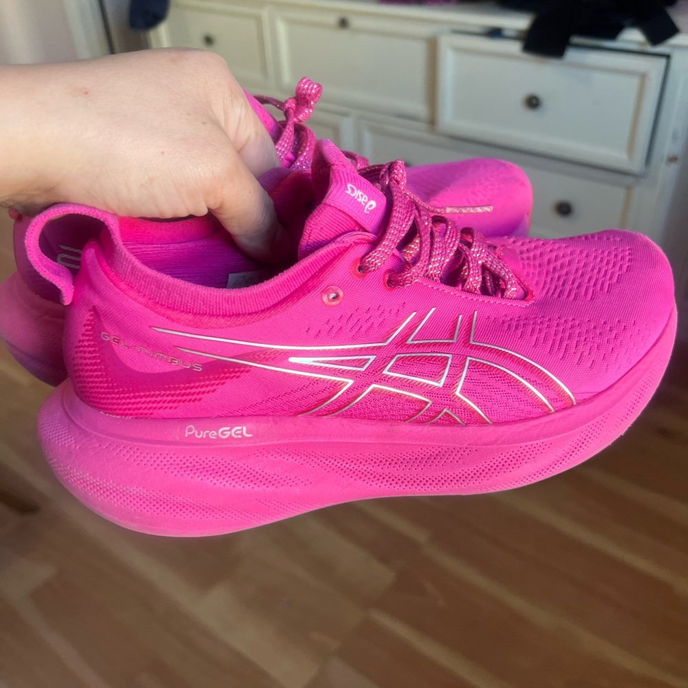 ASICS Nimbus Fuchsia Athletic Footwear shoes Sz 8 women’s
